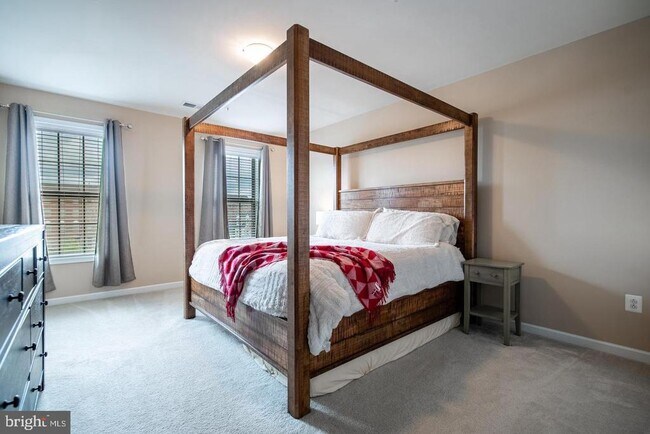 Building Photo - 22567 Naugatuck Square