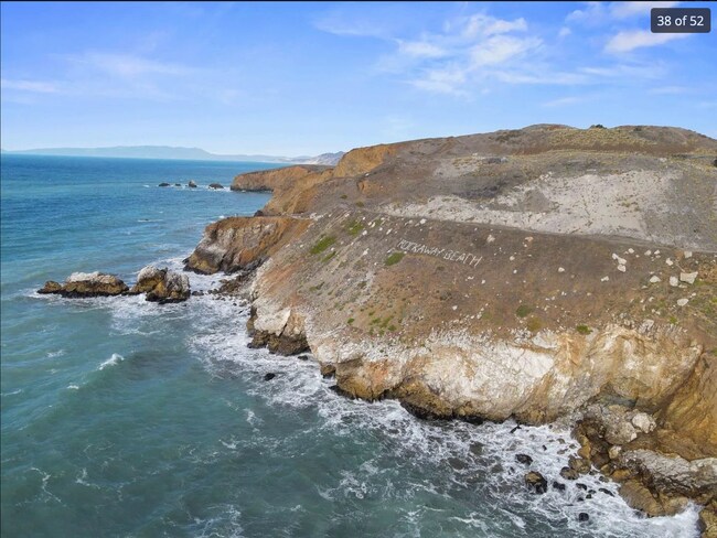 Building Photo - The Gem of Pacifica