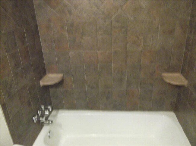 Building Photo - 2111 Falcon Hill Dr