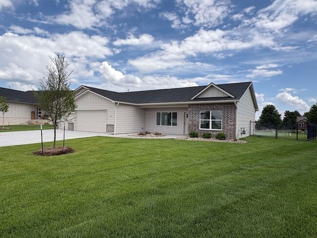 Building Photo - 1145 W Trek Cir