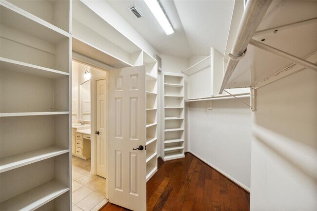 Building Photo - 47 Dresden Pl