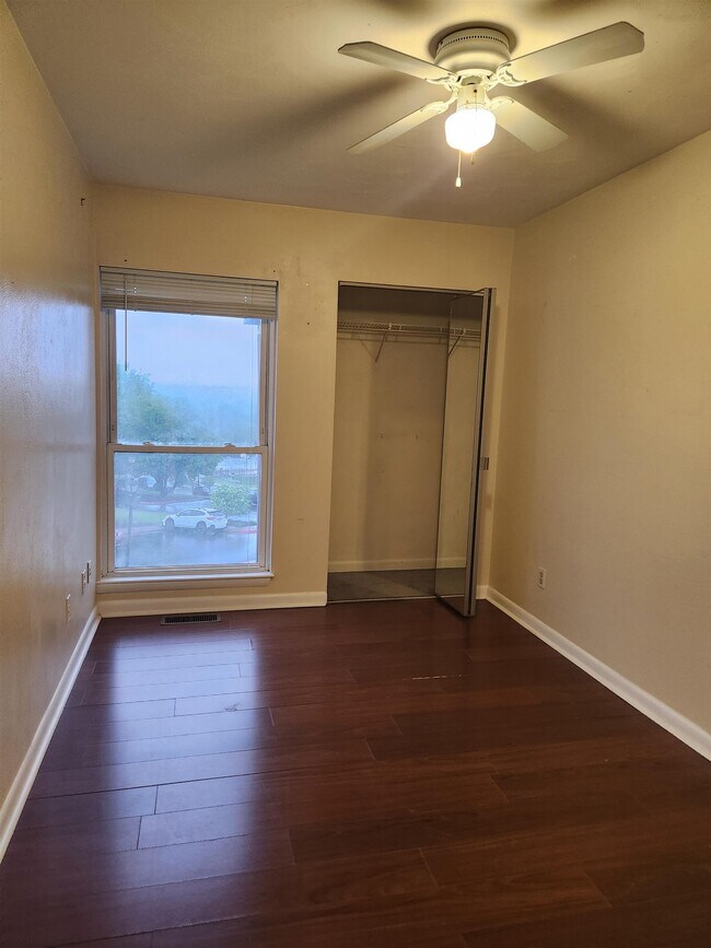 Building Photo - 1394 Bradley Dr