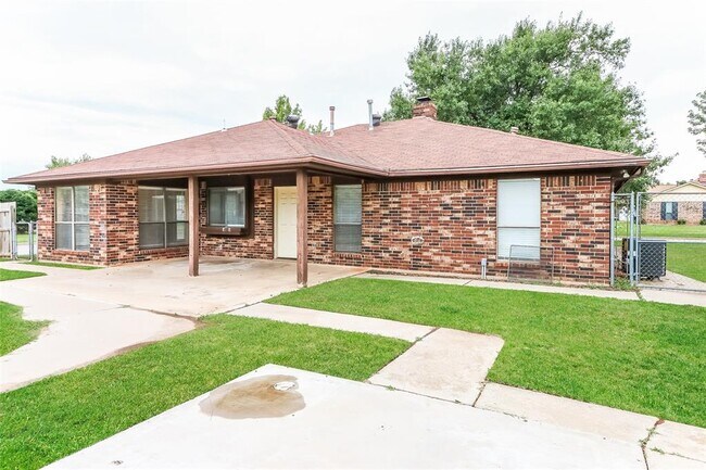 Building Photo - 100 N Eastgate Dr