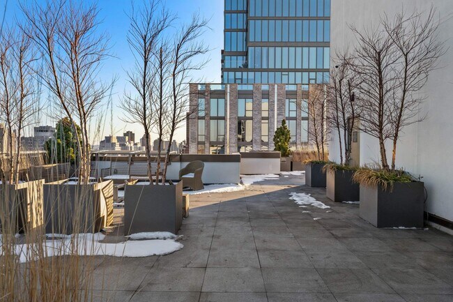 Building Photo - 389 E 89th St