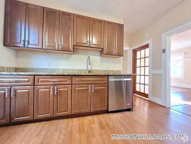 Building Photo - 110 Howland St