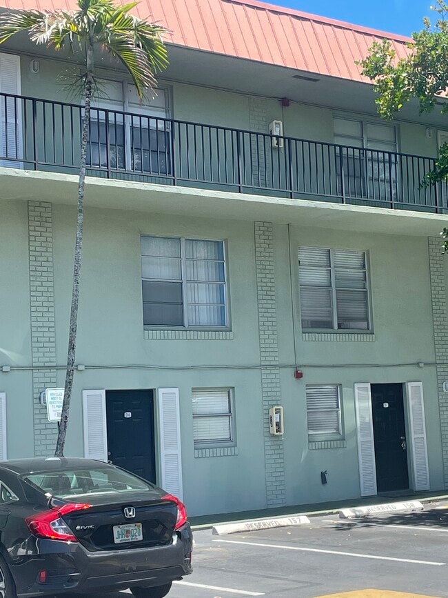 Primary Photo - 805 E Oakland Park Blvd