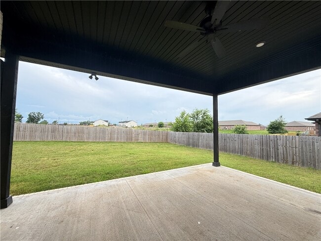 Building Photo - 805 Carlock Dr