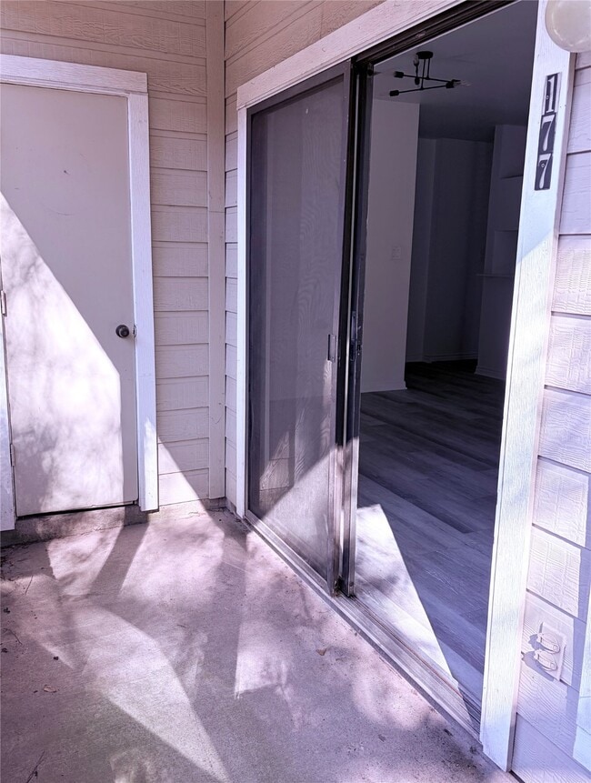 Building Photo - 3500 Tangle Brush Dr