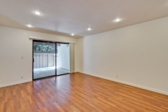 Building Photo - 2201 Monroe #505