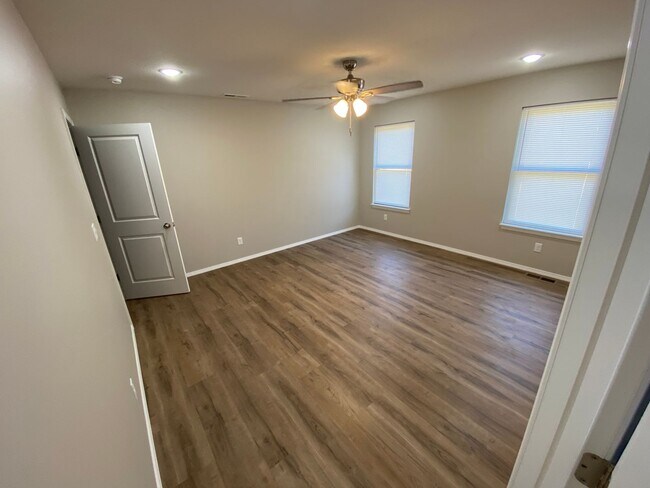 Building Photo - Great spacious home in Willard