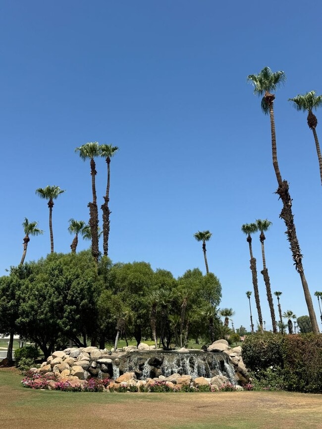 Building Photo - Woodhaven CC - Unfurnished 3br - Long Term