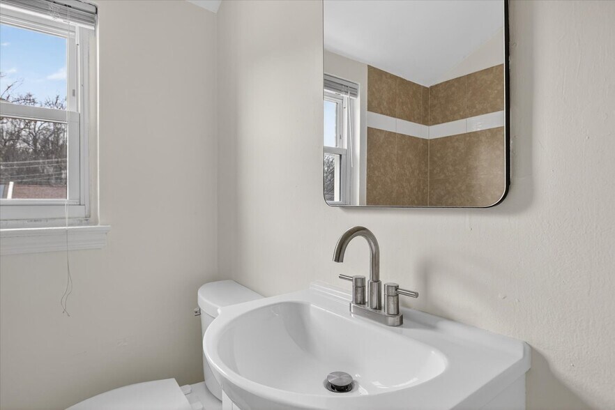 Building Photo - 4336 Dubois Pl SE