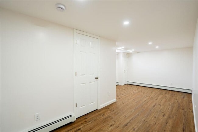 Building Photo - 10 S Locust Ave