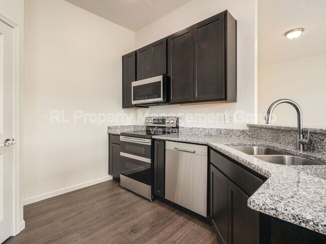 Building Photo - 5861 Yellowfin Ln
