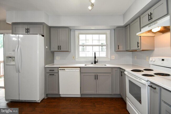 Building Photo - 13216 Country Ridge Dr