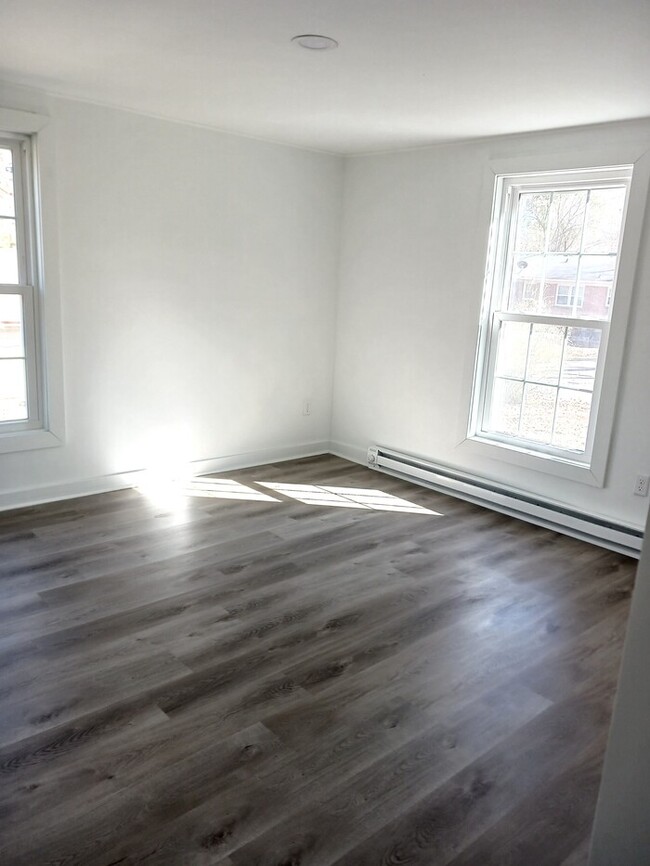 Building Photo - Renovated Two bedroom house in Lancaster S...