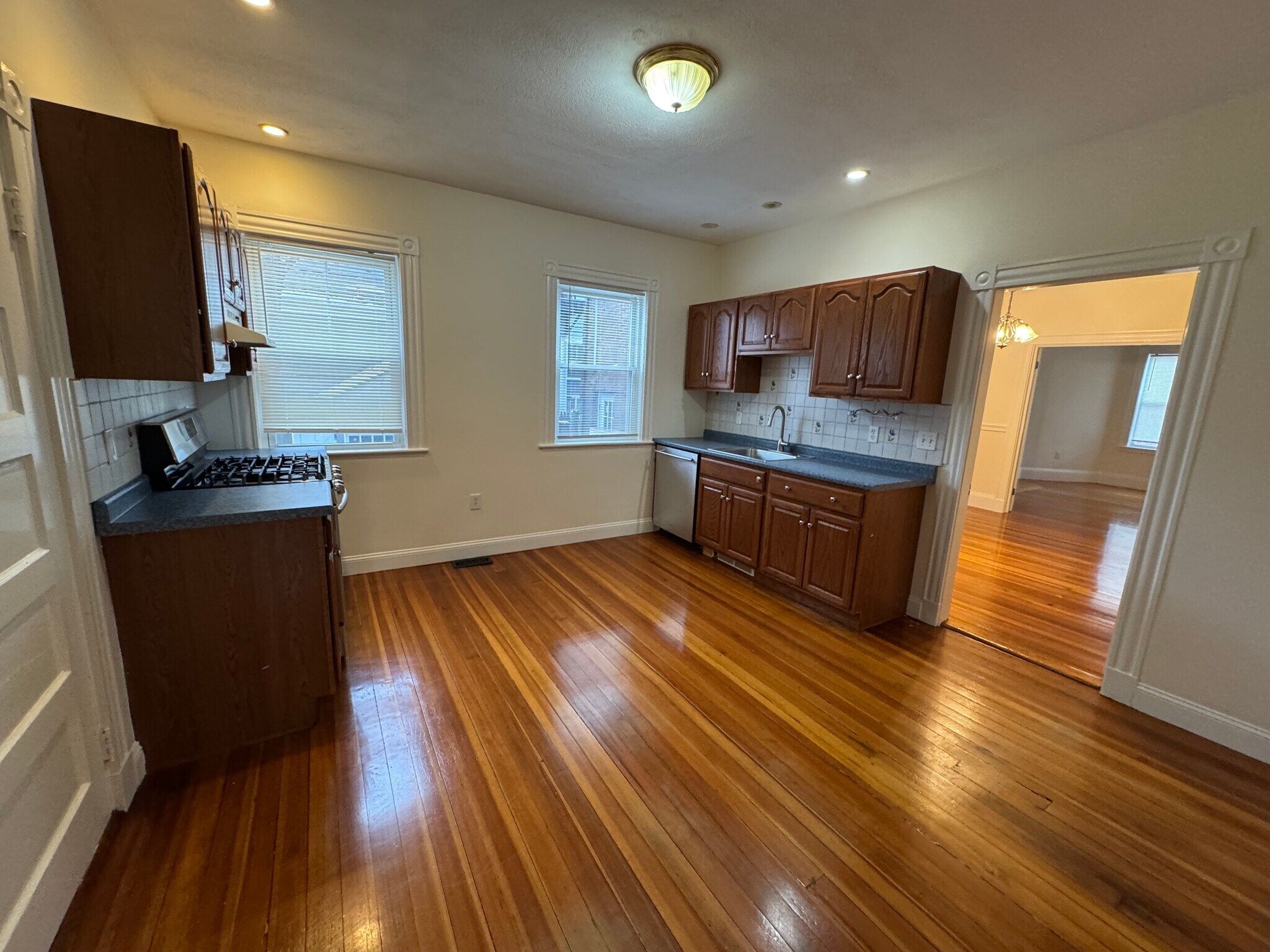 Building Photo - 163 Belmont St