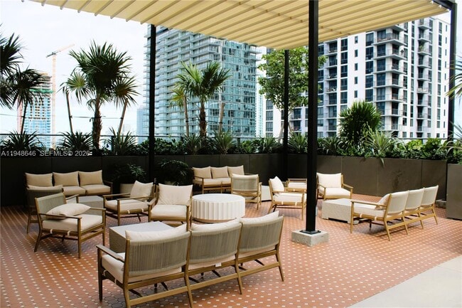 Building Photo - 11 NE 6th St