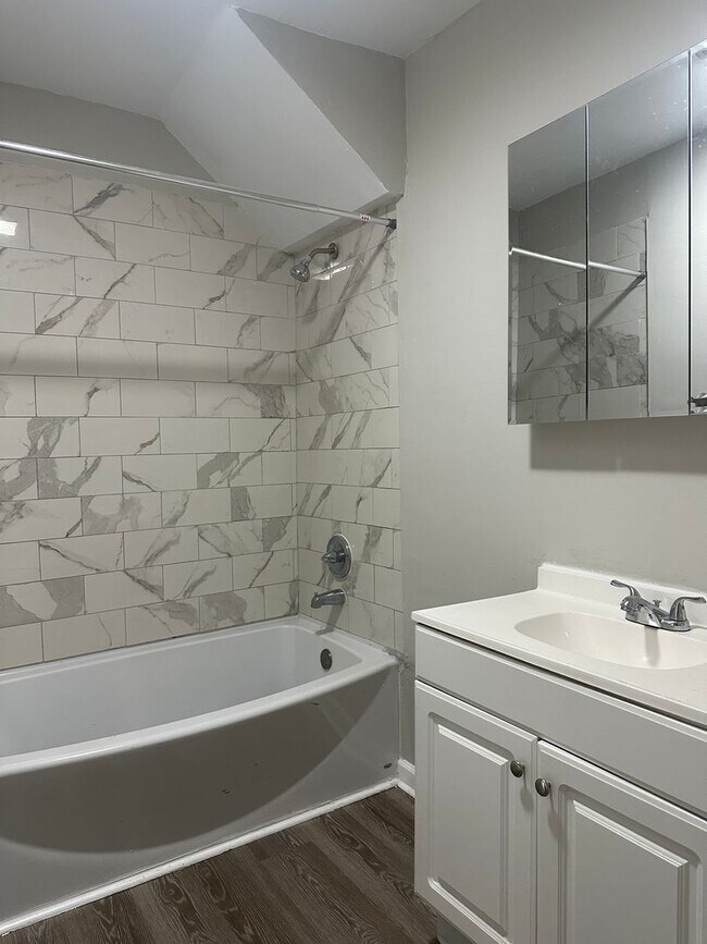 Building Photo - 3 Bedroom 1.5 Bathroom House in South Colu...