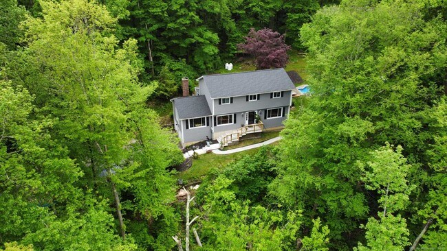 Primary Photo - 8 Glenview Dr
