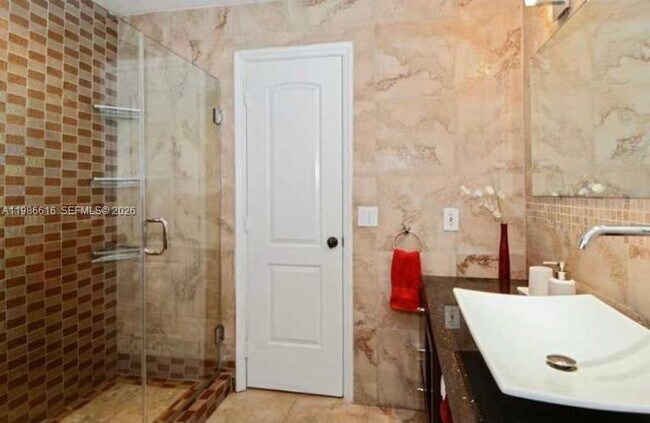 Building Photo - 2991 Lakewood Ln