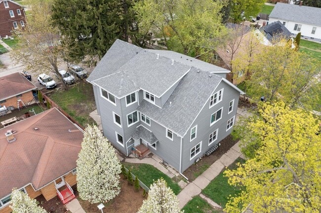 Building Photo - 1542 Victoria Ave