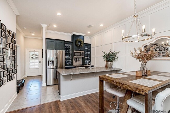 Building Photo - 8110 Stonelake Ave