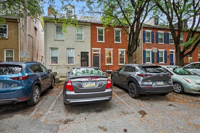 Primary Photo - 255 New Holland Ave