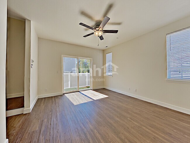 Building Photo - 10602 137th St E