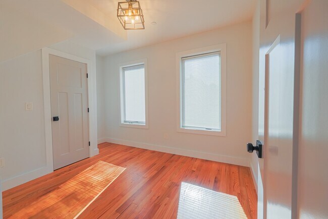 Building Photo - 97 Condor St