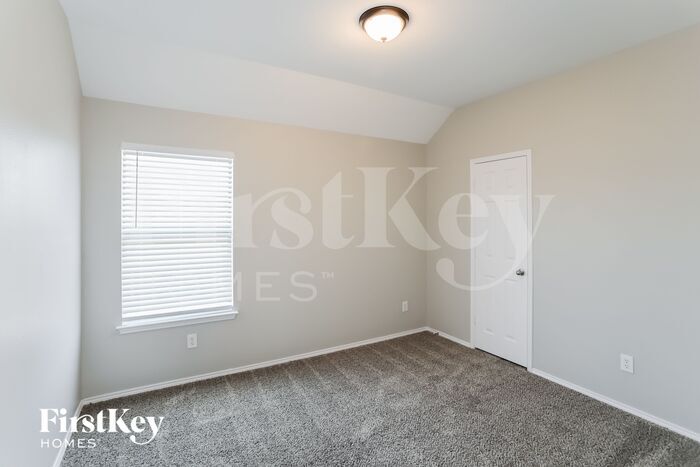 Building Photo - 719 Hickory Ln