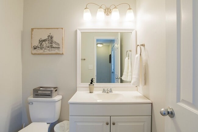 Building Photo - Conveniently Located Furnished Townhome in...