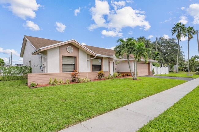 Building Photo - 9601 Dunhill Dr