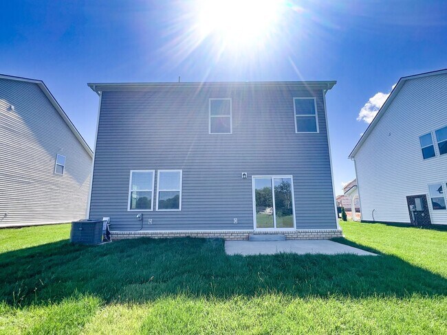 Building Photo - 4 Bedroom 2.5 Bathroom Home