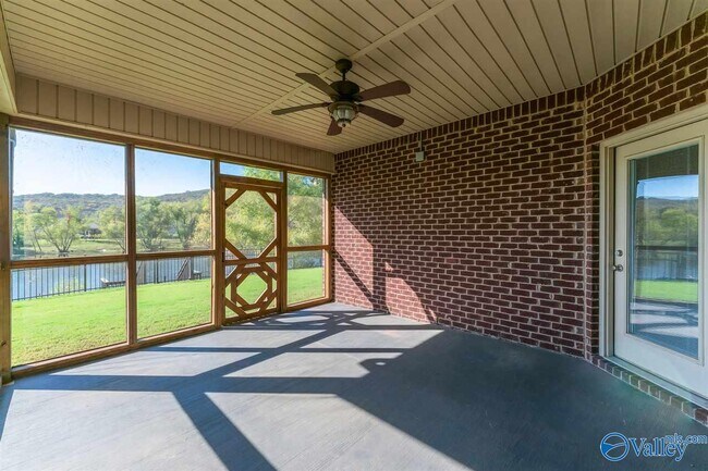 Building Photo - 3028 Greenway Cir SE