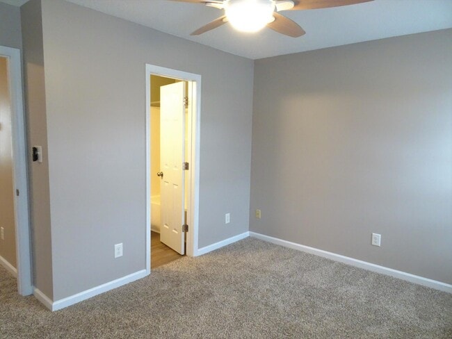 Building Photo - 4001 Grandeur Ave