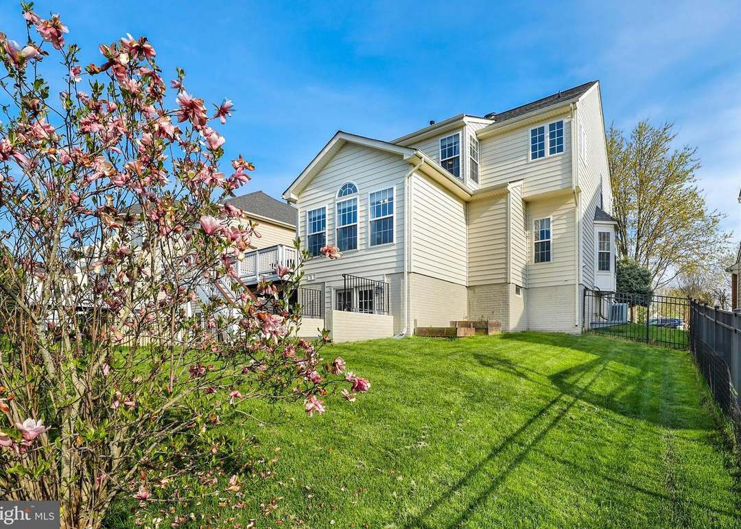 Building Photo - 6805 Rathbone Pl
