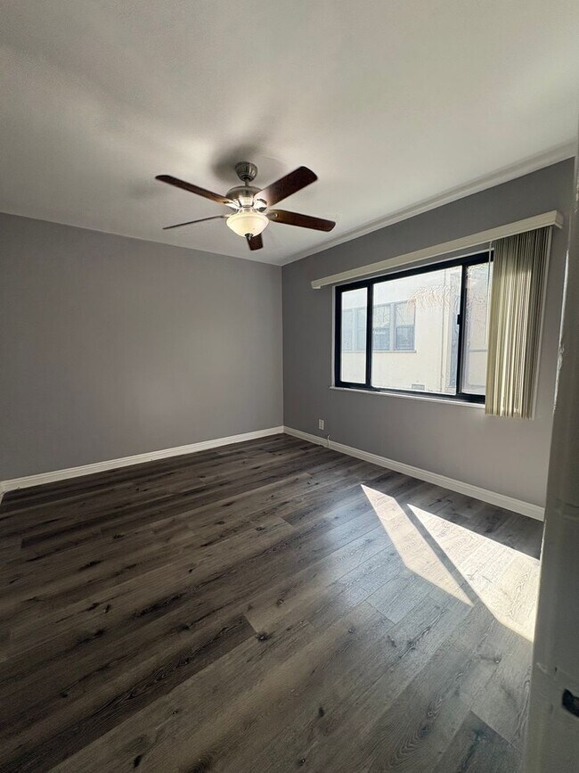 Building Photo - Charming 1 Bed / 1 Bath in Historic Bluff Park – Just One Block from the Beach!