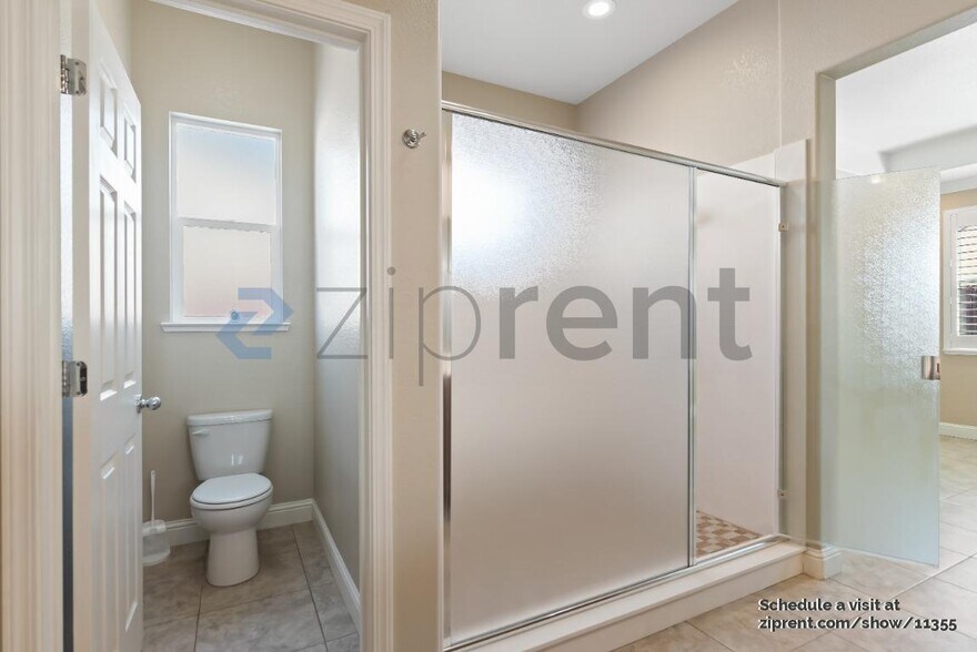 Building Photo - Unit