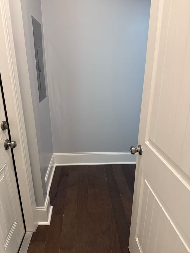 Building Photo - Beautiful 3 Bedroom