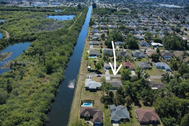 Building Photo - 2502 W 10th St