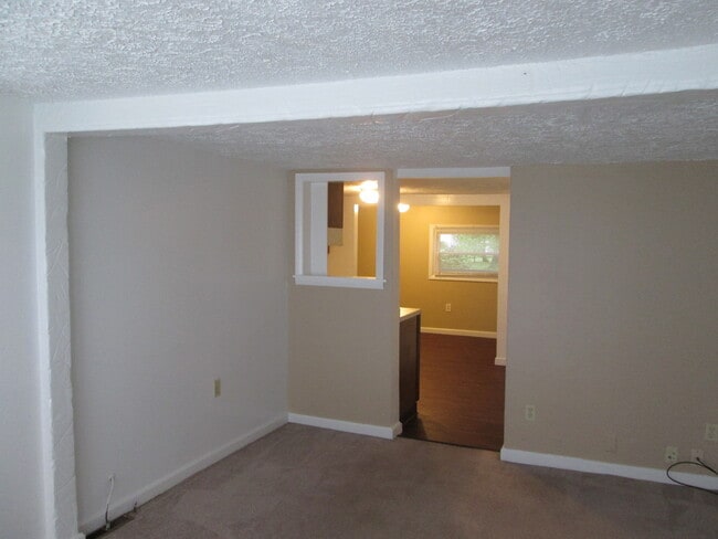 Building Photo - 115 E Montrose St