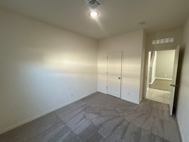 Building Photo - 19233 W Elm St