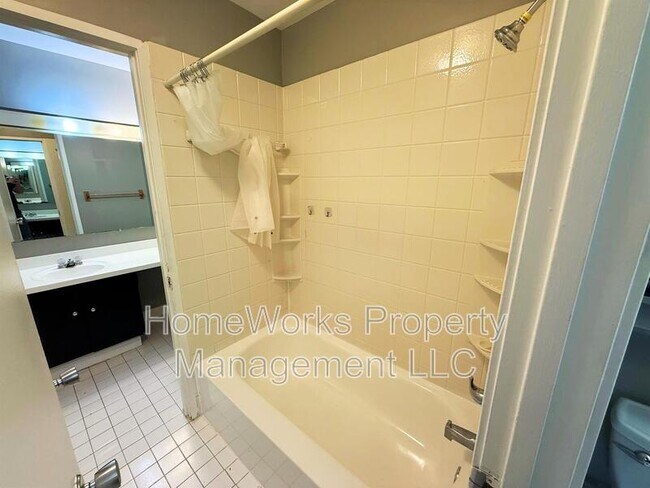 Building Photo - 9633 White Acre Rd