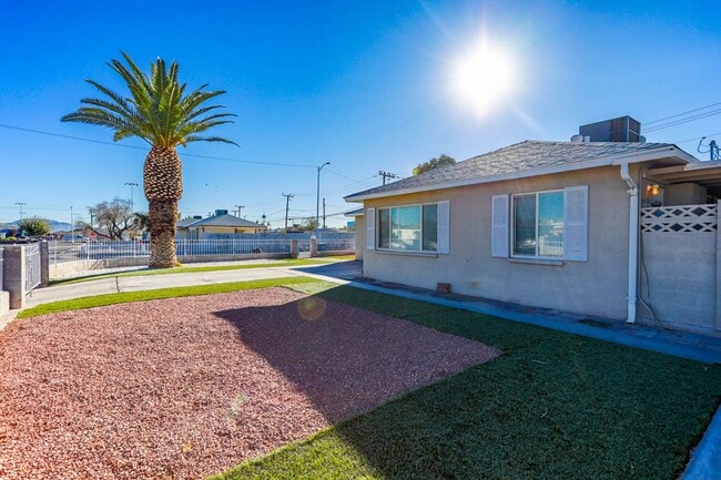 Building Photo - Nicely Updated 2 Bed, 1 Bath Single Story Home In Established Neighborhood