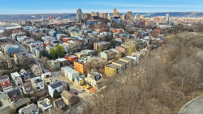 Building Photo - 989 Parkside Pl