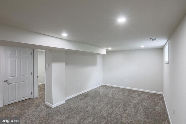Building Photo - 6512 Golden Ring Rd