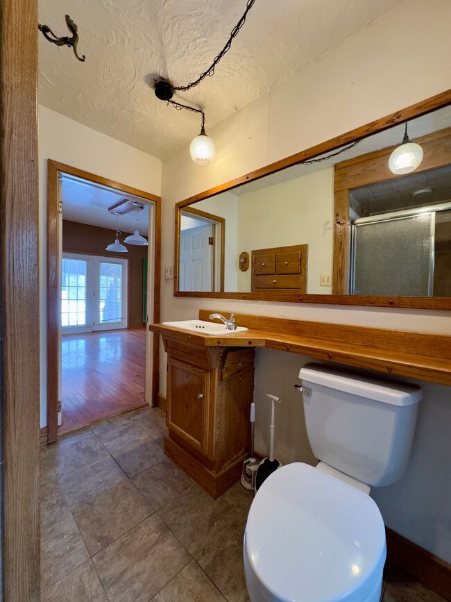 Building Photo - One-of-a-Kind 4-Bed/2-Bath Landsdowne Duplex!