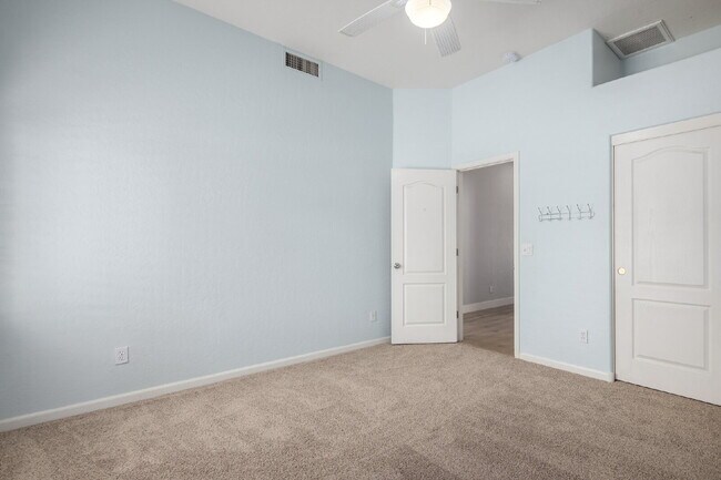 Building Photo - Arabian Views 4 bed 2 bath with pool