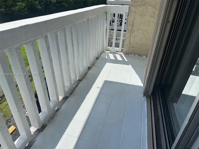 Building Photo - 1801 NE 140th St